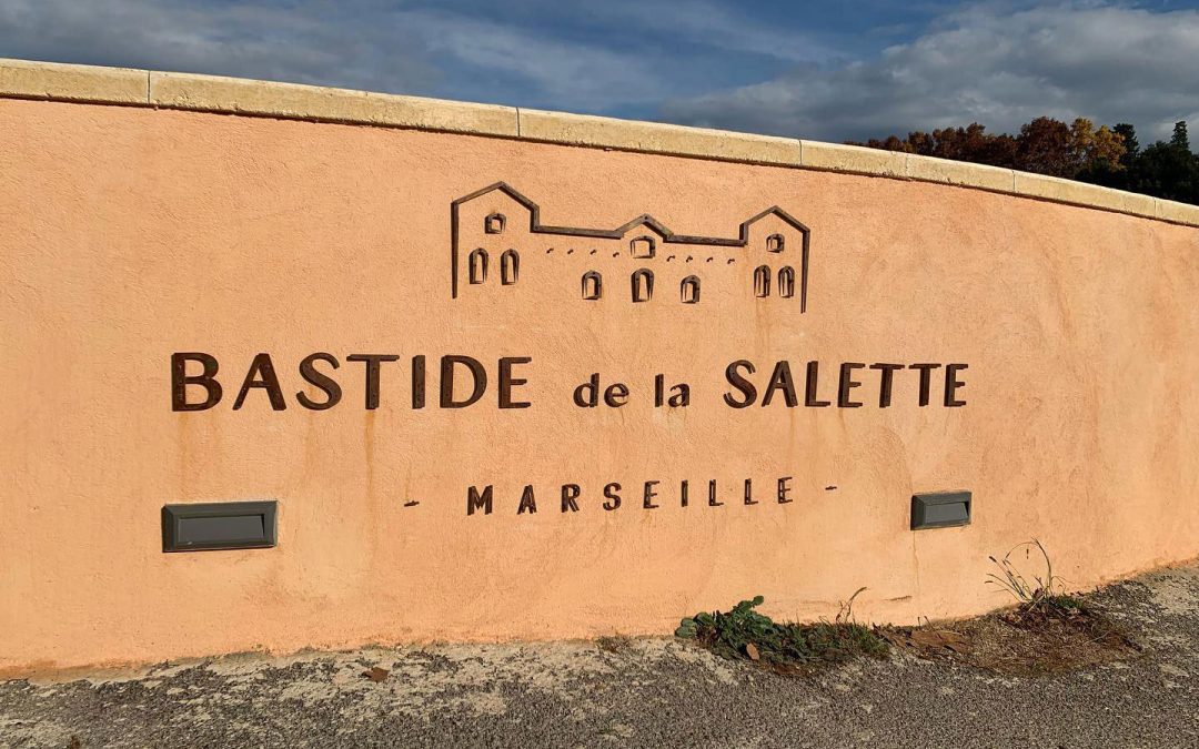 Réalisation d&rsquo;une enseigne en acier à Marseille