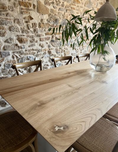 Table plateau châtaignier dans le Var