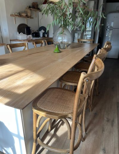 Table plateau en châtaignier dand le Var