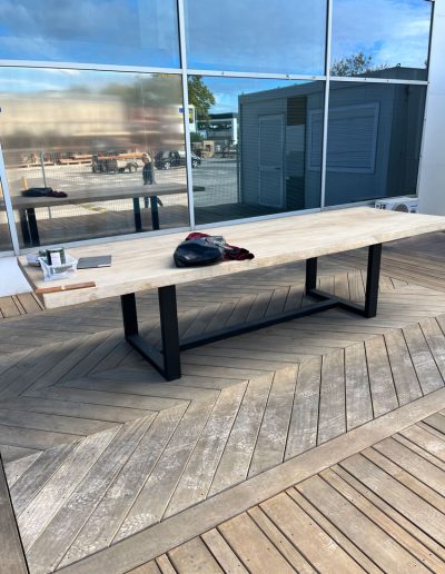Table plateau en Sipo et pied en acier thermolaqué